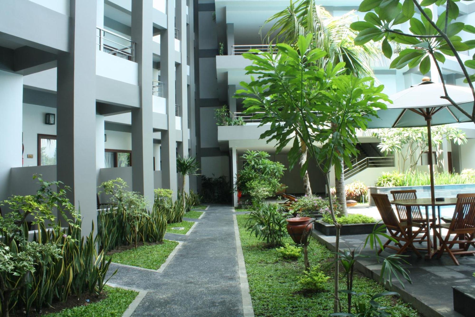 Lombok Garden Hotel Матарам Экстерьер фото